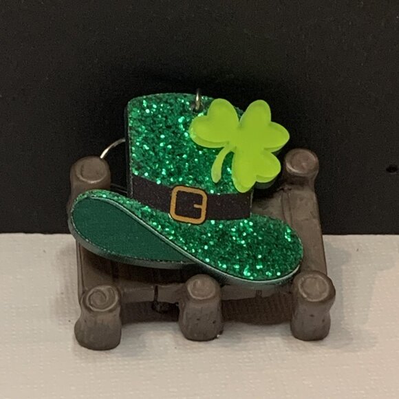 St. Patrick's Day Earring, Shamrock Earring, Clover Earring, Leprechaun Earring - Picture 4 of 4